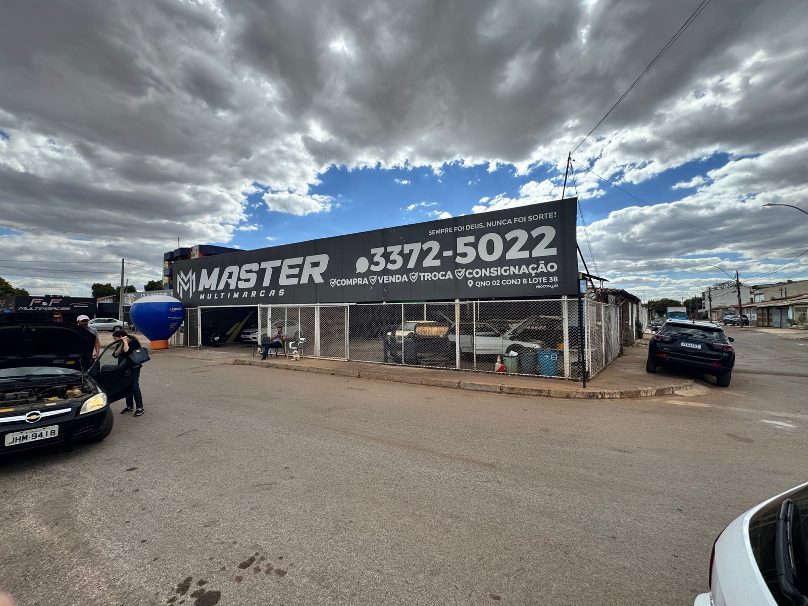 Fachada da Master Multimarcas na QNO 02 em Ceilândia Norte